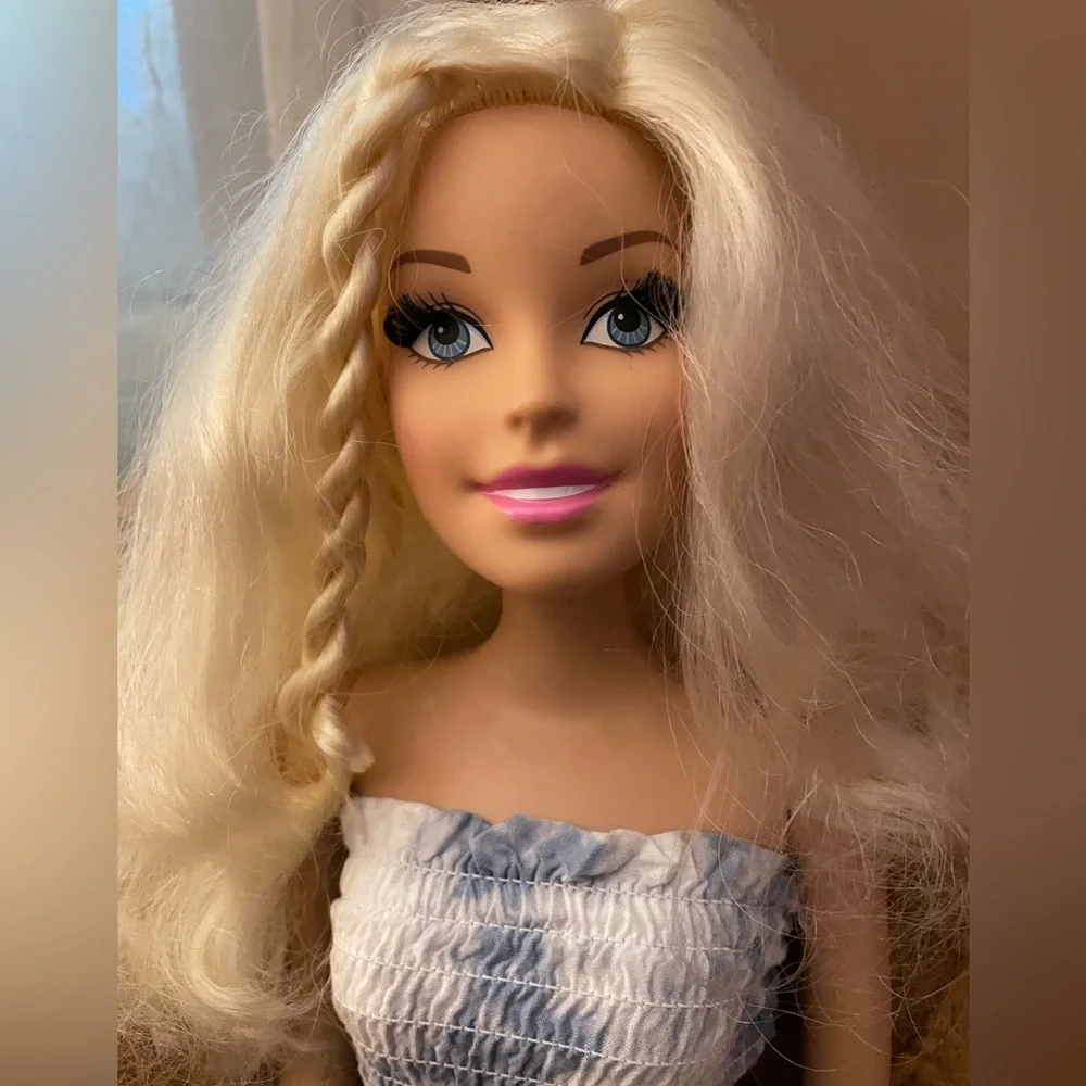 28” Barbie she has that one braid. - Picture 4 of 4